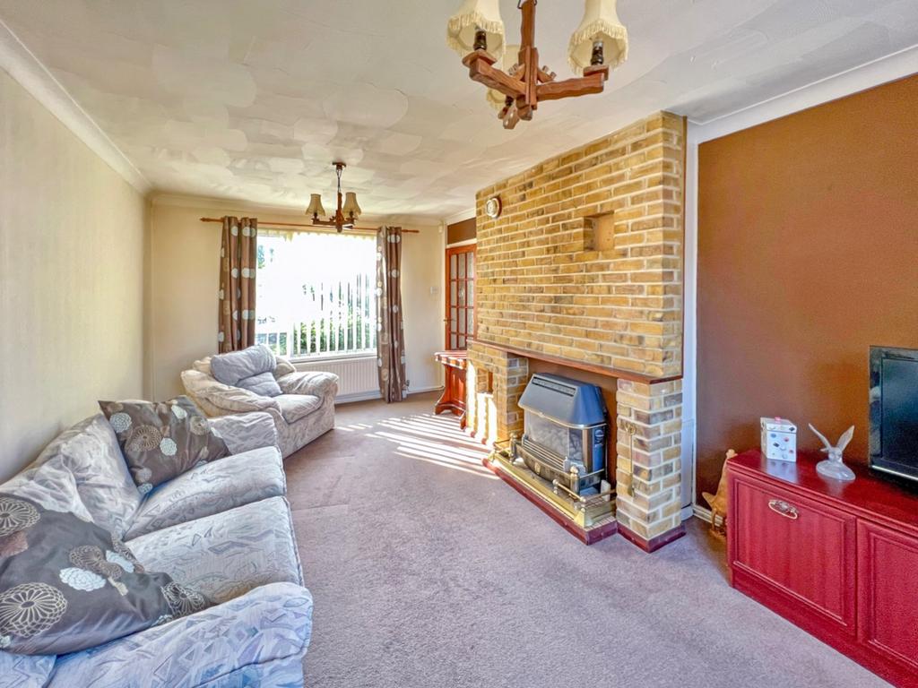 Codrington Gardens, Gravesend, Kent, DA12 3 bed end of terrace house