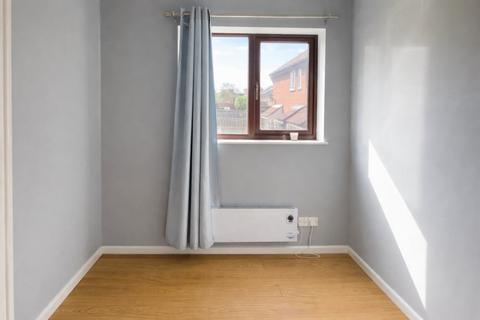 2 bedroom semi-detached house to rent, Almers Close Bedford  MK45