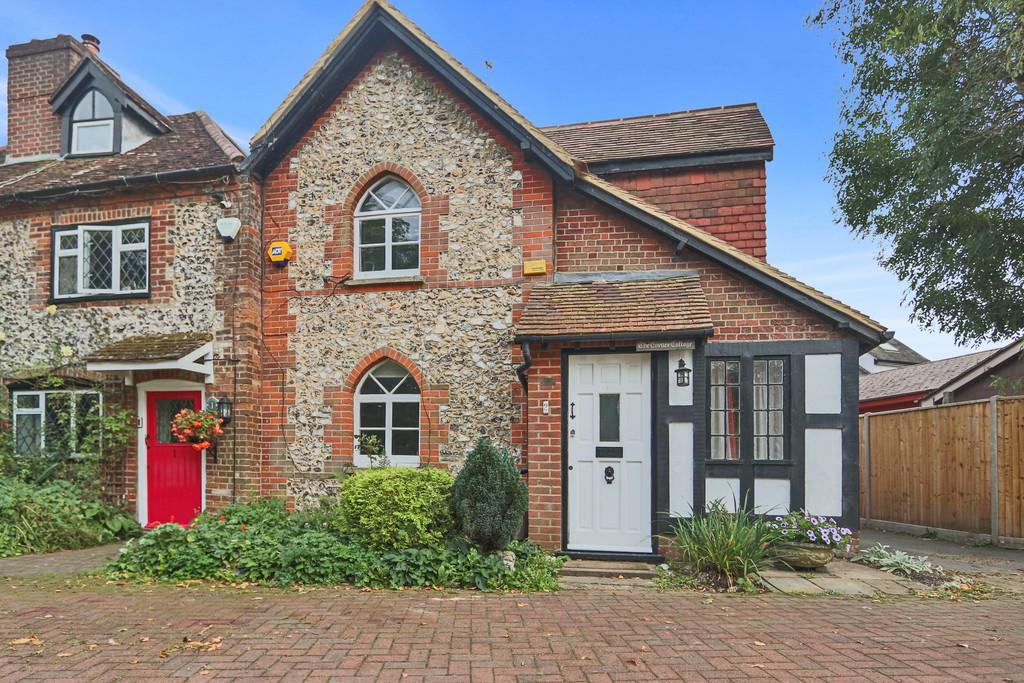 Church Path, Coulsdon 1 bed semidetached house for sale £425,000