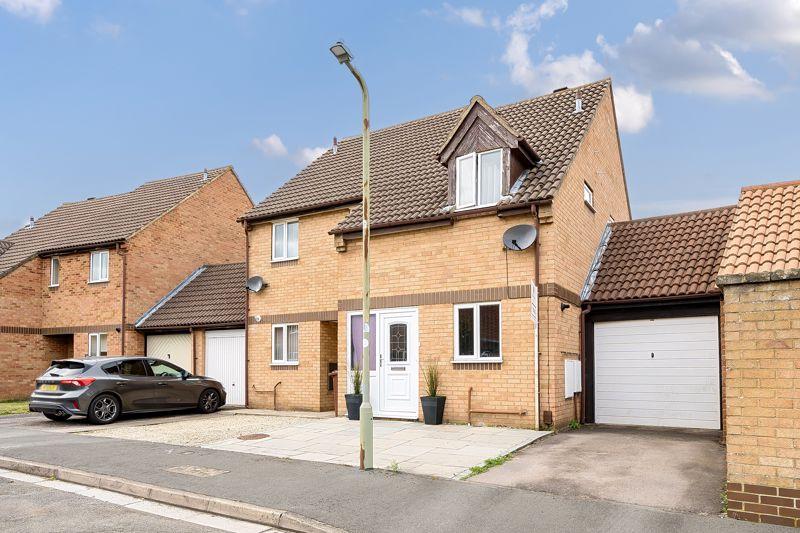 Harrier Way, Bicester OX26 2 bed semidetached house for sale £295,000