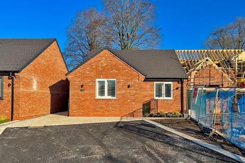 2 bedroom detached bungalow for sale - The Spinney, FINCHFIELD