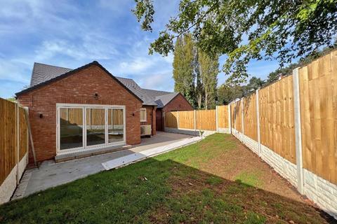 2 bedroom detached bungalow for sale - The Spinney, FINCHFIELD