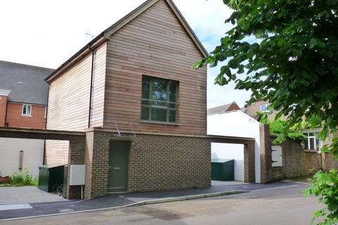 4 bedroom detached house to rent - Comptons Brow Lane Horsham RH13