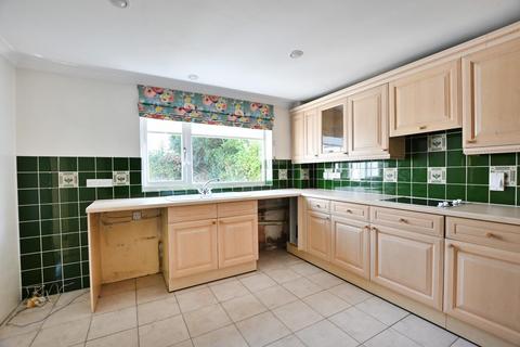 3 bedroom detached house for sale, Manor Close, Fairford