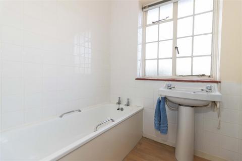 124 The Strand, Goring By Sea, Worthing, BN12 6DS