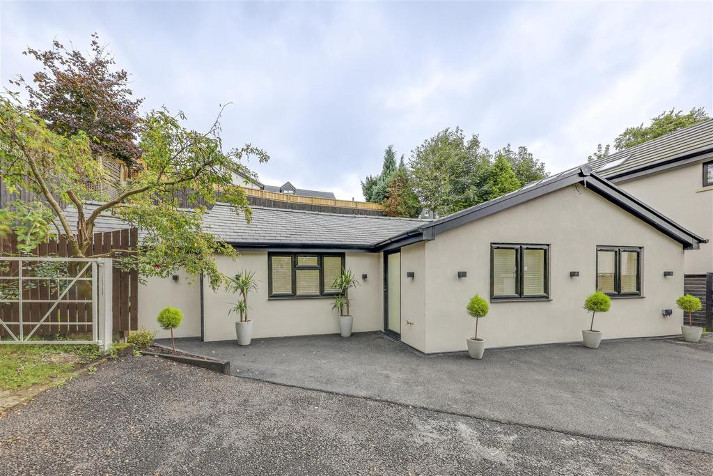 Chadderton Fold, Chadderton, Oldham, Greater Manchester 2 bed detached bungalow for sale £399,999