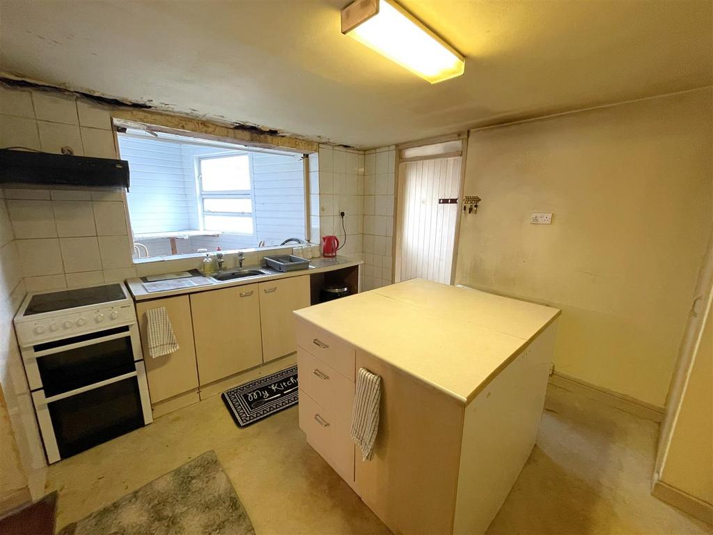 Kitchen 2.JPG