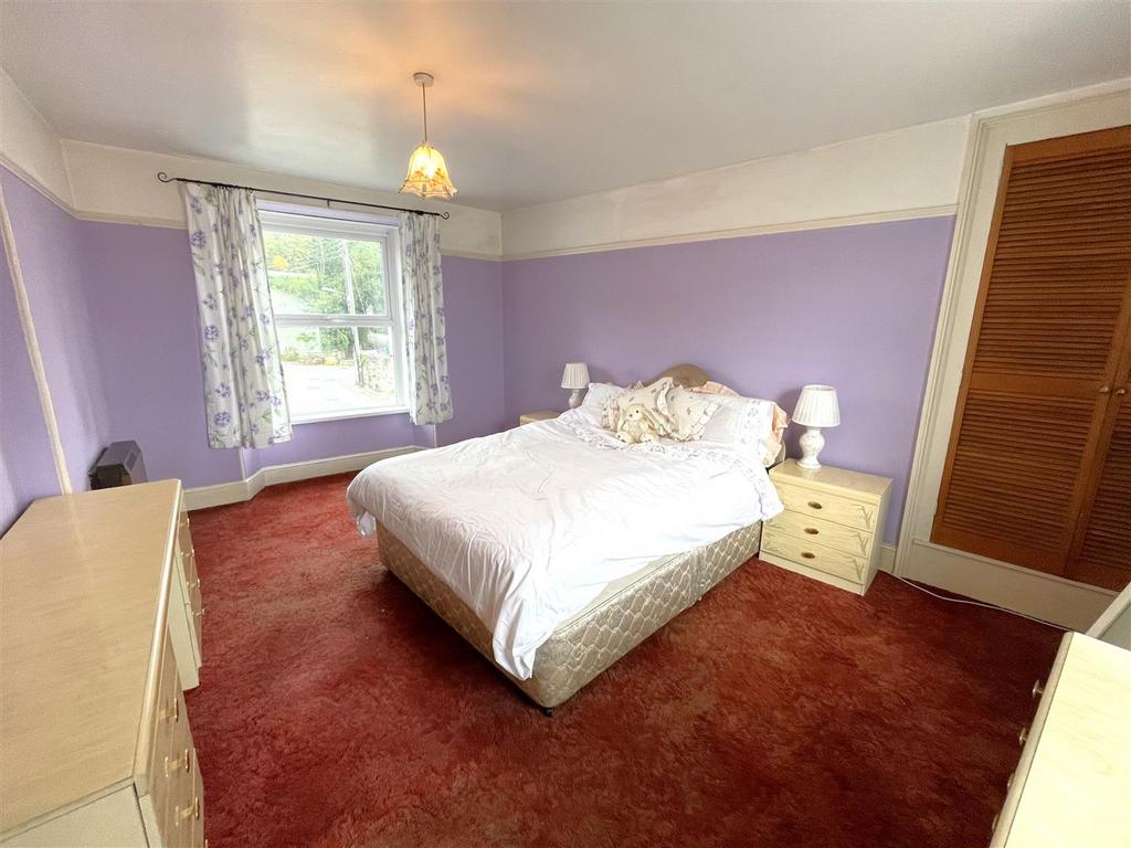 Bedroom one.JPG