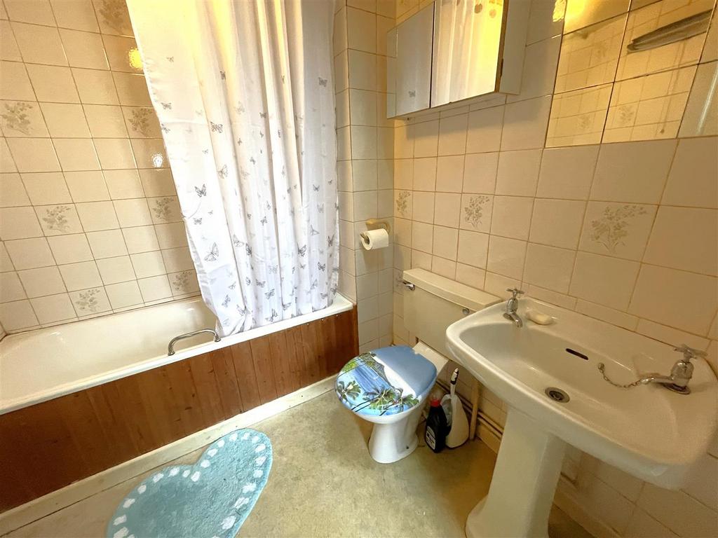 Bathroom.JPG