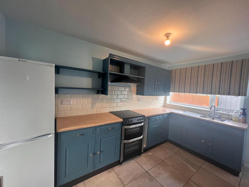 Sandyhome Road, Towcester... 3 bed end of terrace house £1,195 pcm (£