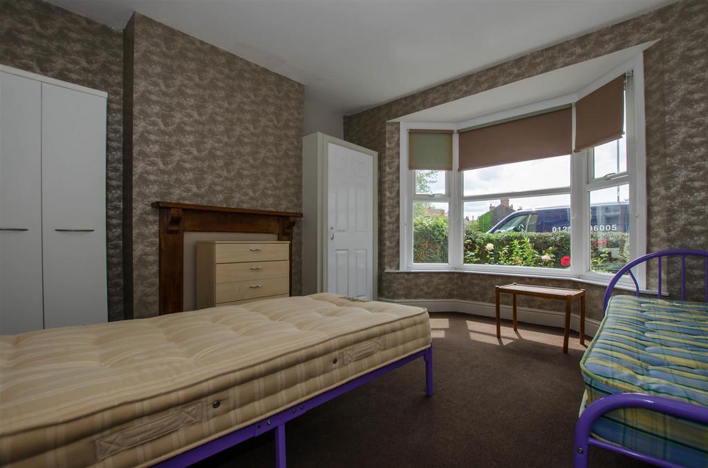 45 Tunnard St Room 1 (3).jpg