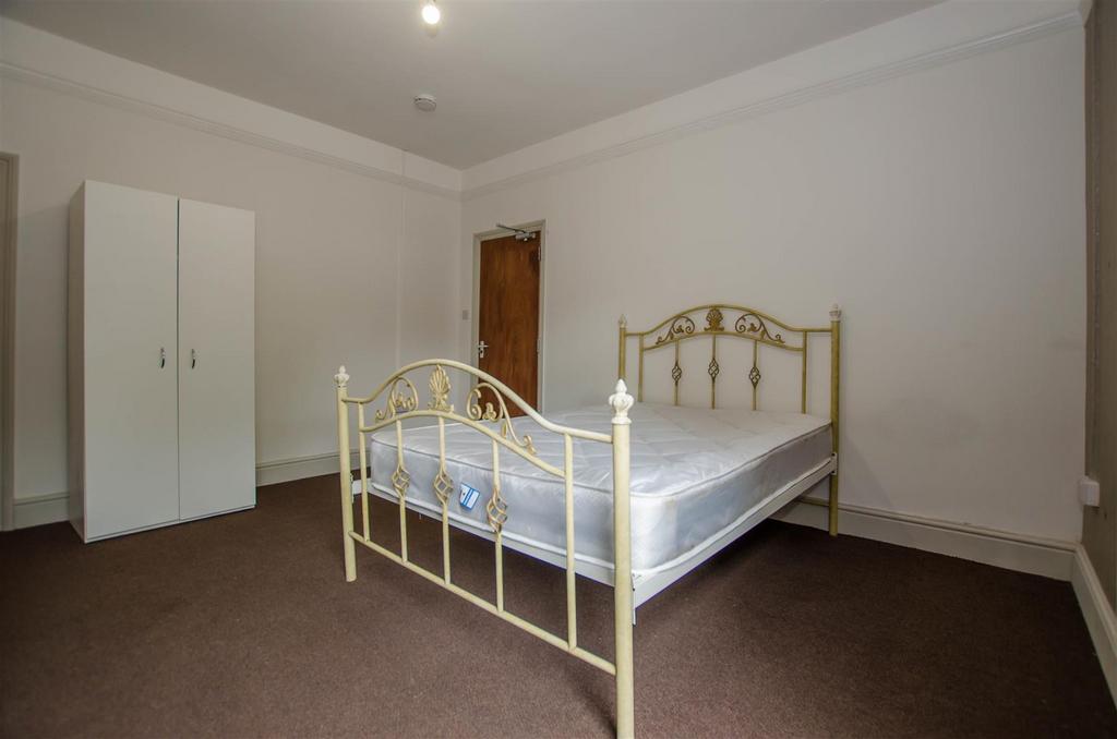 45 Tunnard St Room 2 (7).jpg