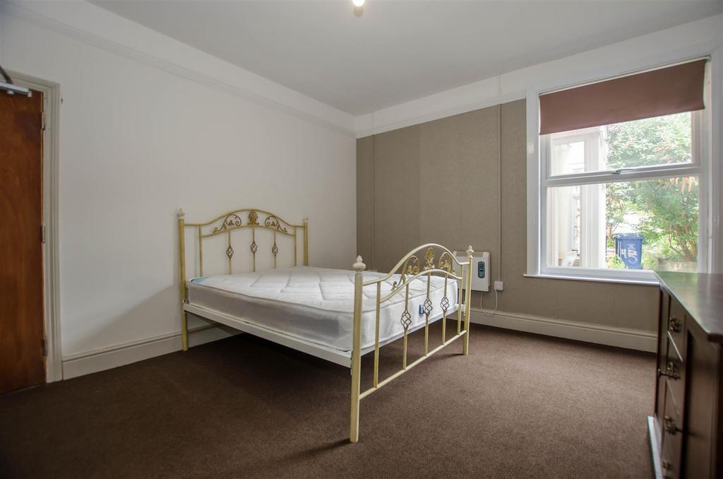 45 Tunnard St Room 2 (8).jpg
