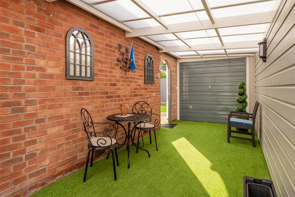 6 Angus Drive Externals5.jpg