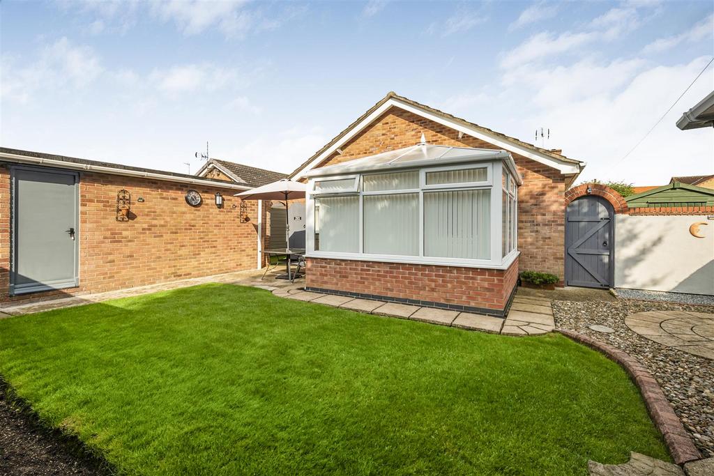 6 Angus Drive Externals9.jpg