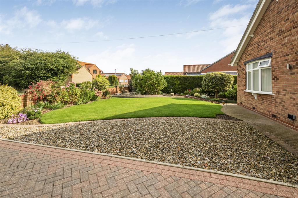 6 Angus Drive Externals12.jpg