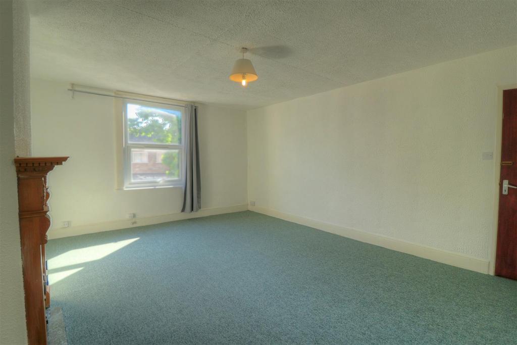 Living Room/Bedroom