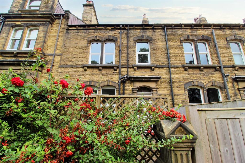 Wakefield Road, Huddersfield, HD5 8DB 4 bed terraced house for sale £