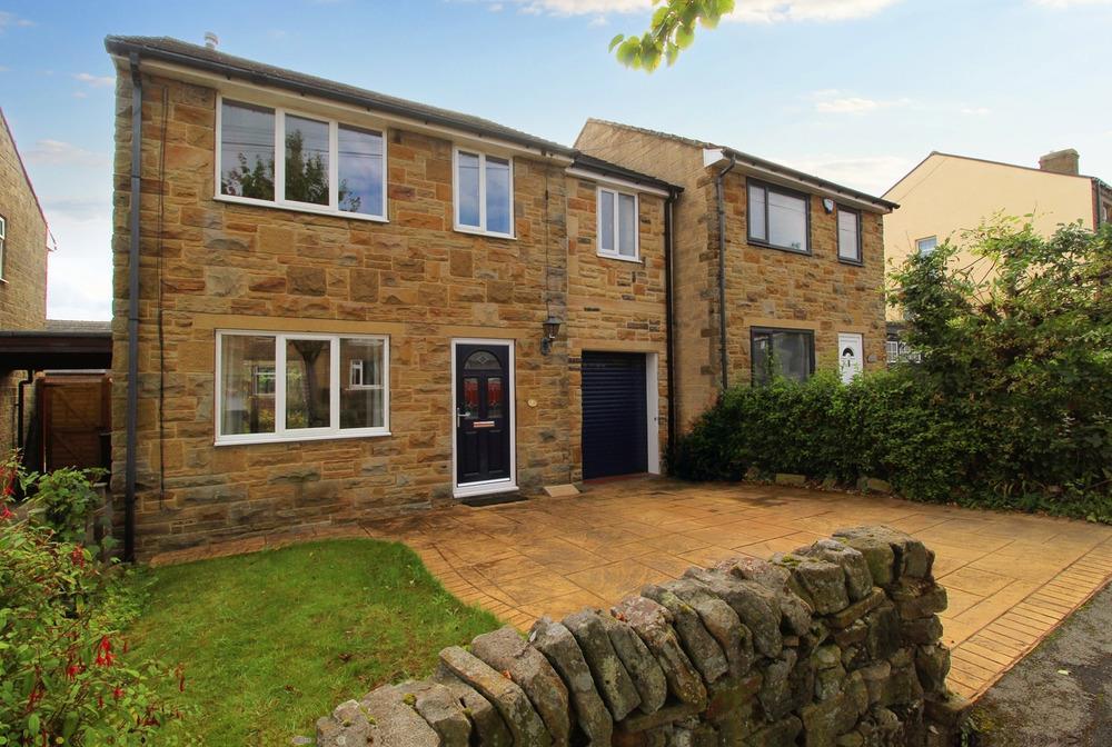 Ryefield Road, Golcar, Huddersfield, HD7 4DA 3 bed detached house for
