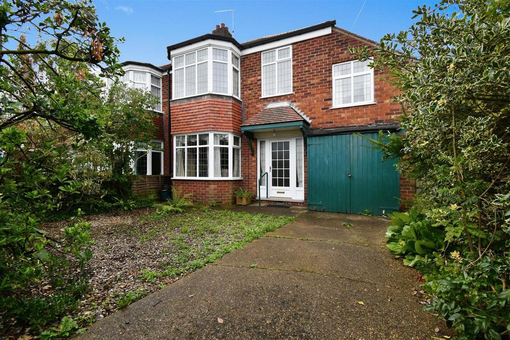 Derrymore Road, Willerby, Hull 4 bed semidetached house for sale £
