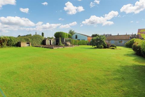 3 bedroom detached bungalow for sale, Hallas Road, Kirkburton, HD8 0QQ
