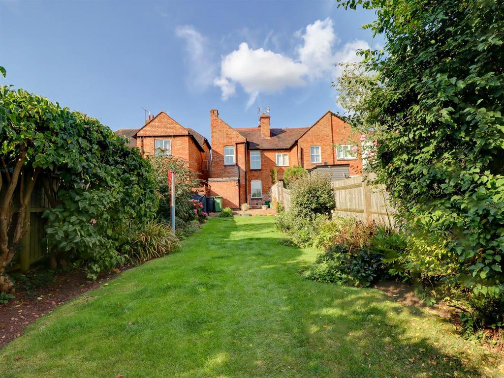 Vincent Avenue, StratfordUponAvon 3 bed semidetached house £1,350