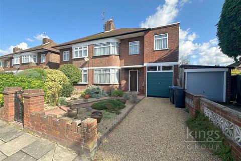 3 bedroom semi-detached house for sale, The Vineries, Enfield