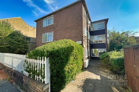 Studio for sale, Chase Side, Enfield
