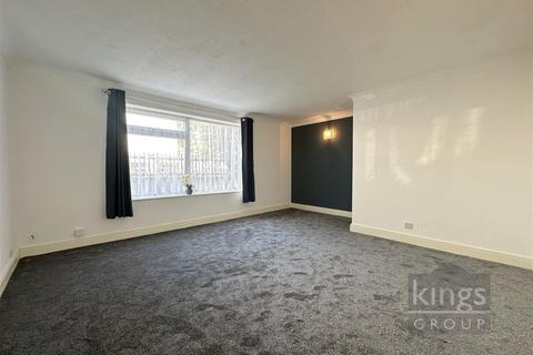 Studio for sale, Chase Side, Enfield
