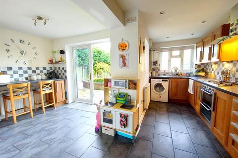 18 Bala Close, Stourport-on-severn, DY13 8JJ