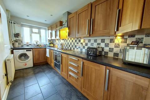 18 Bala Close, Stourport-on-severn, DY13 8JJ