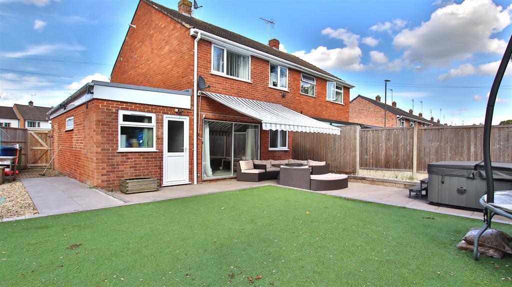 Cotswold Gardens, Tewkesbury 3 bed semidetached house for sale £369,995