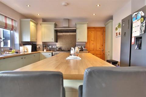 3 bedroom semi-detached house for sale, Cotswold Gardens, Tewkesbury