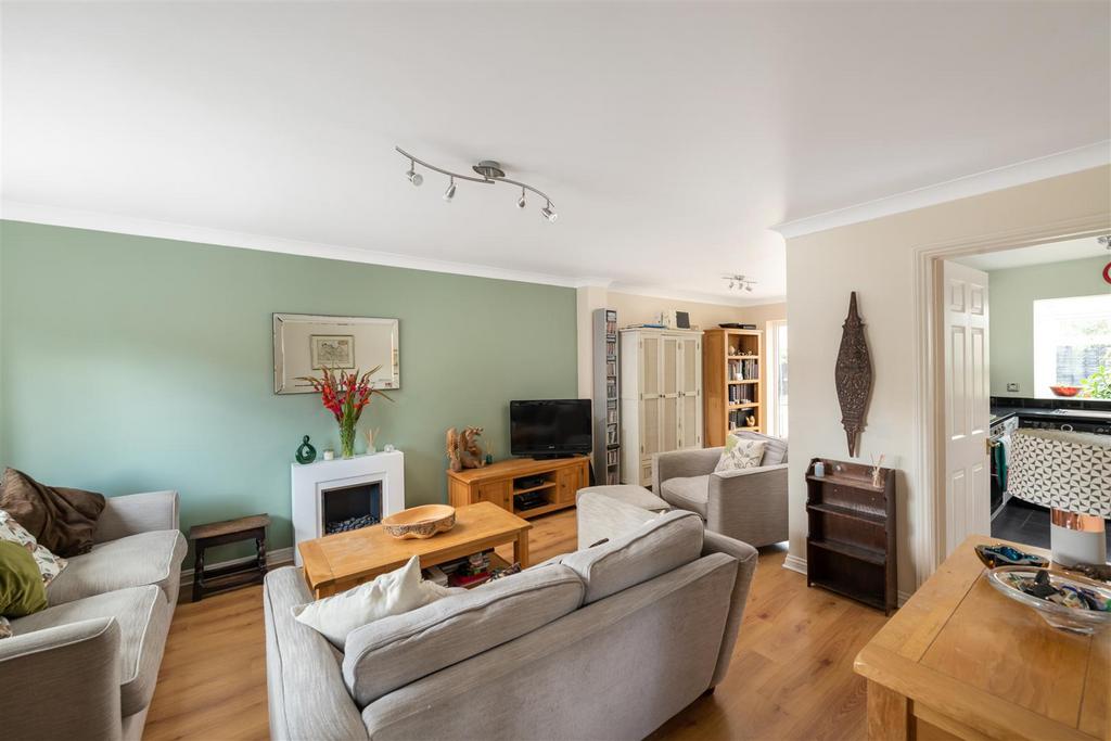 Kingfisher Drive, Redhill 4 bed detached house for sale £618,000
