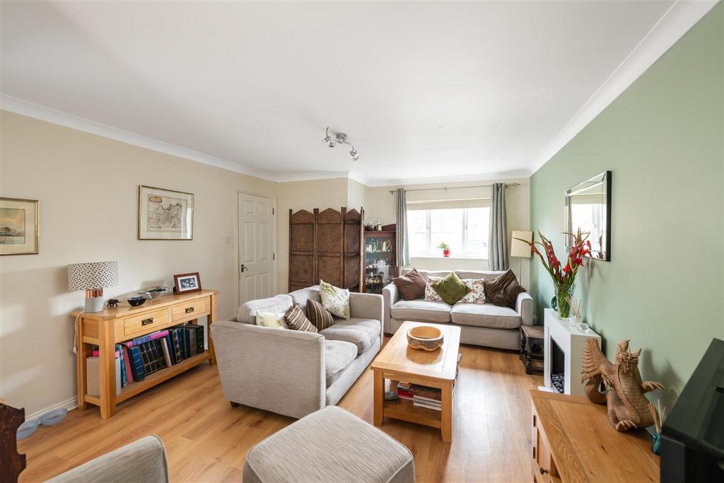 Kingfisher Drive, Redhill 4 bed detached house for sale £618,000