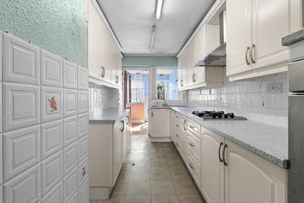 Walton Close, Coventry CV3 4 bed terraced house for sale £210,000