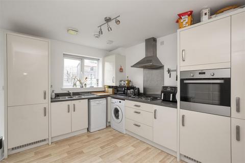 3 bedroom terraced house for sale - 38 Lady Campbells Court, Dunfermline, KY12 0LJ
