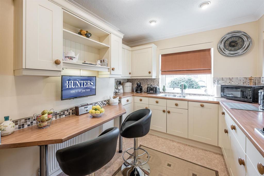 Stourton Crescent, Stourbridge, DY7 6RR 3 bed detached bungalow for sale £475,000