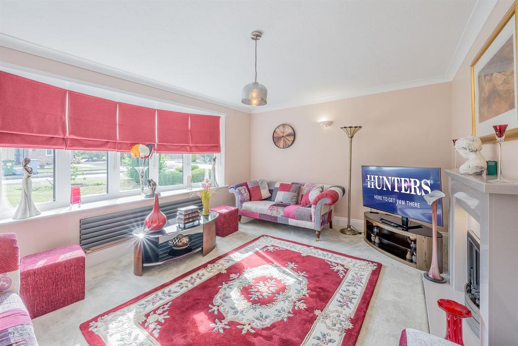 Stourton Crescent, Stourbridge, DY7 6RR 3 bed detached bungalow for