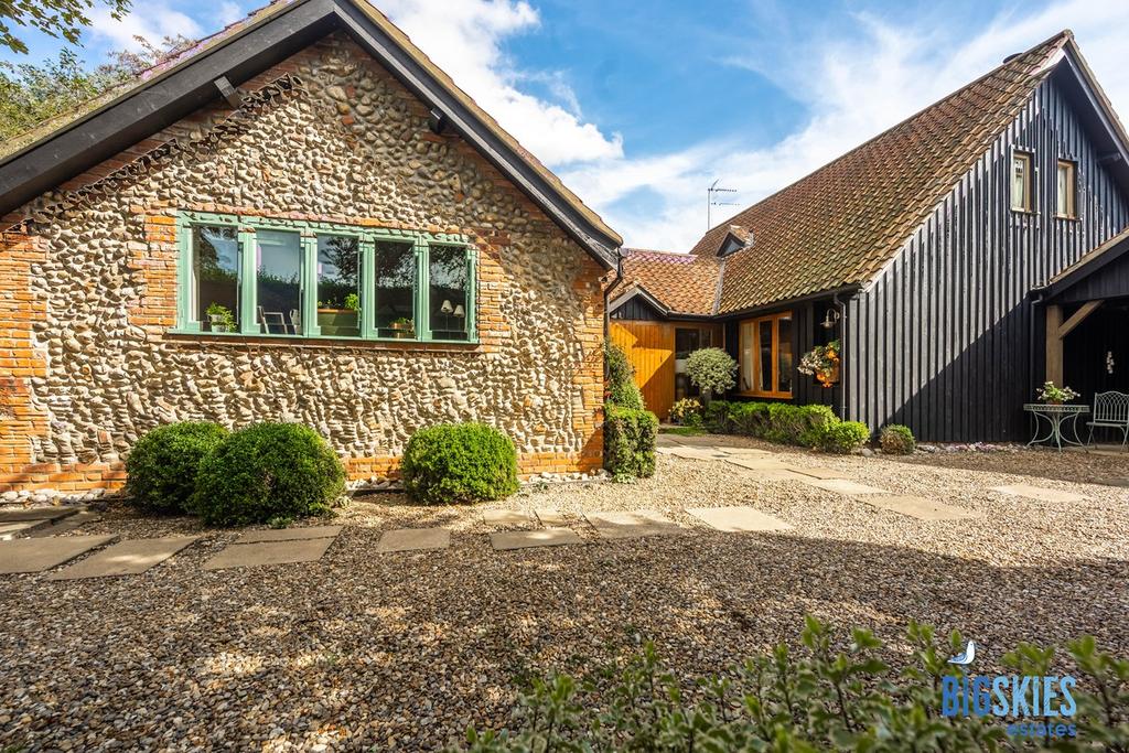 Grove Lane, Holt, NR25 3 bed barn conversion for sale £895,000