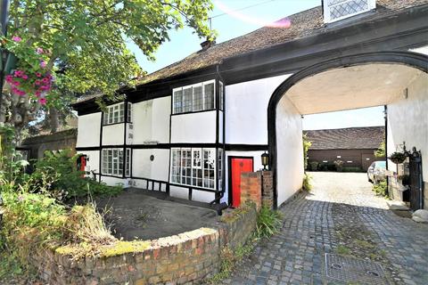 2 bedroom house to rent, Park Street, Colnbrook, Slough, Berkshire, SL3