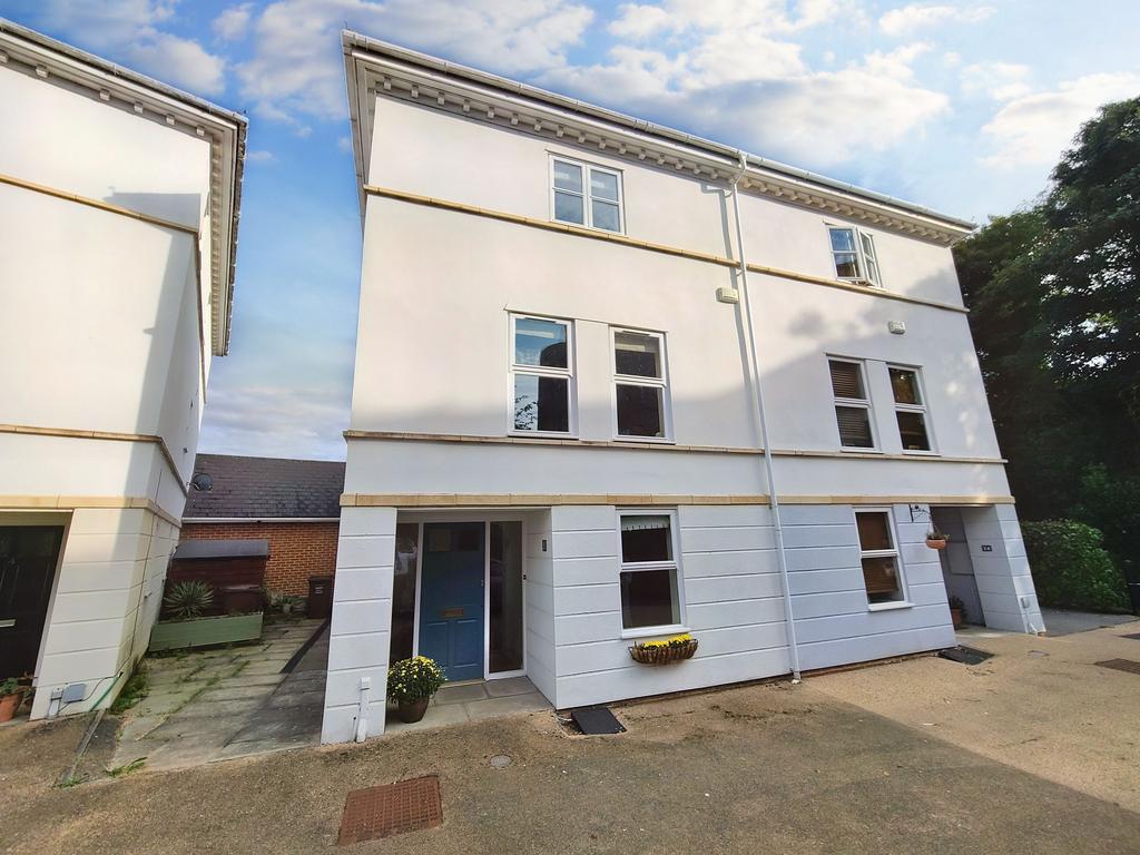 Gun Tower Mews, Rochester 4 bed semidetached house £535,000