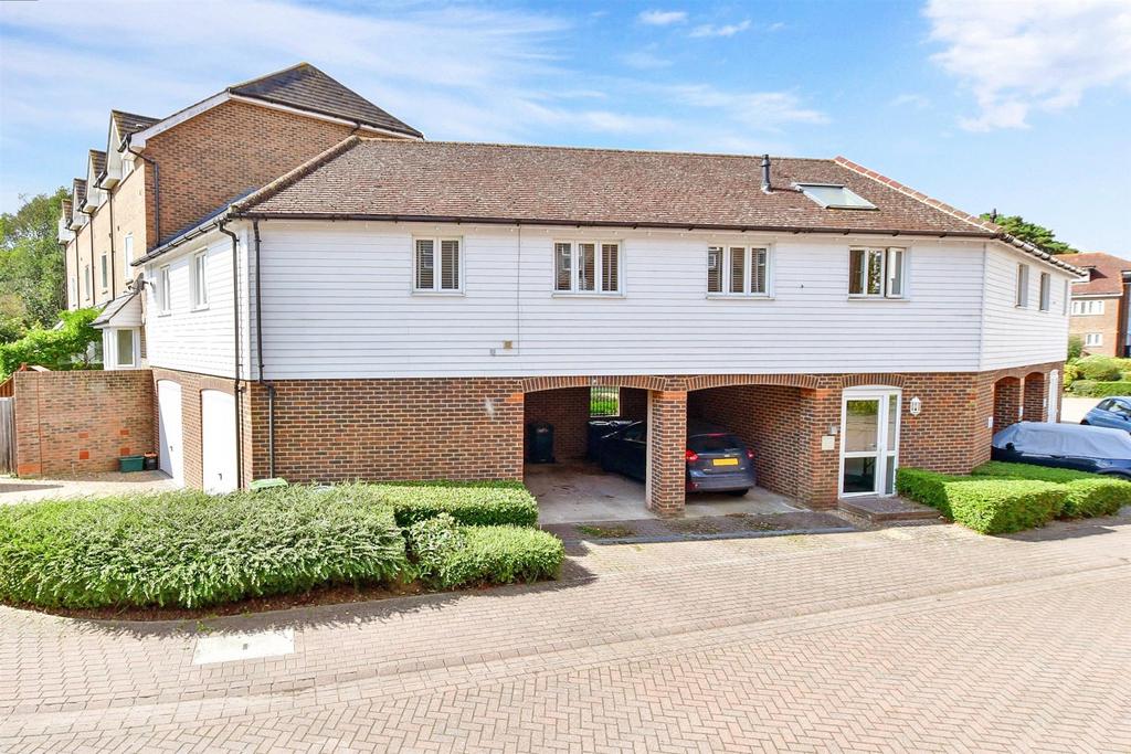 Medway Court, Aylesford, Kent 2 bed coach house for sale £260,000