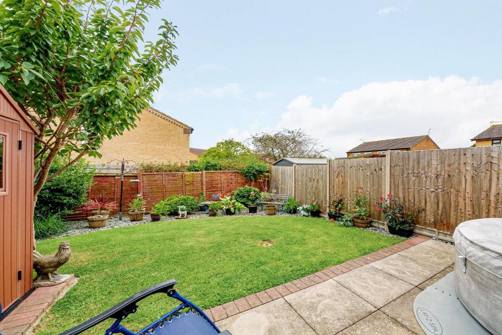 REAR GARDEN.jpg