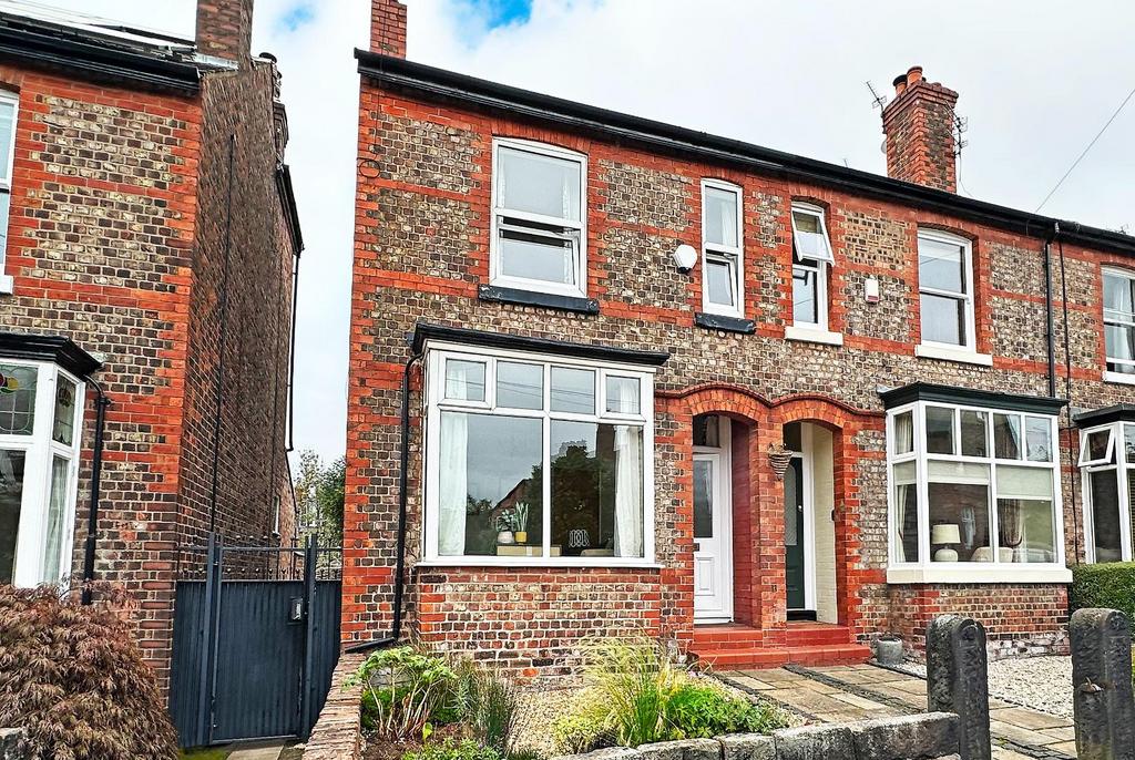 Finchley Road, Hale 3 bed end of terrace house for sale £535,000