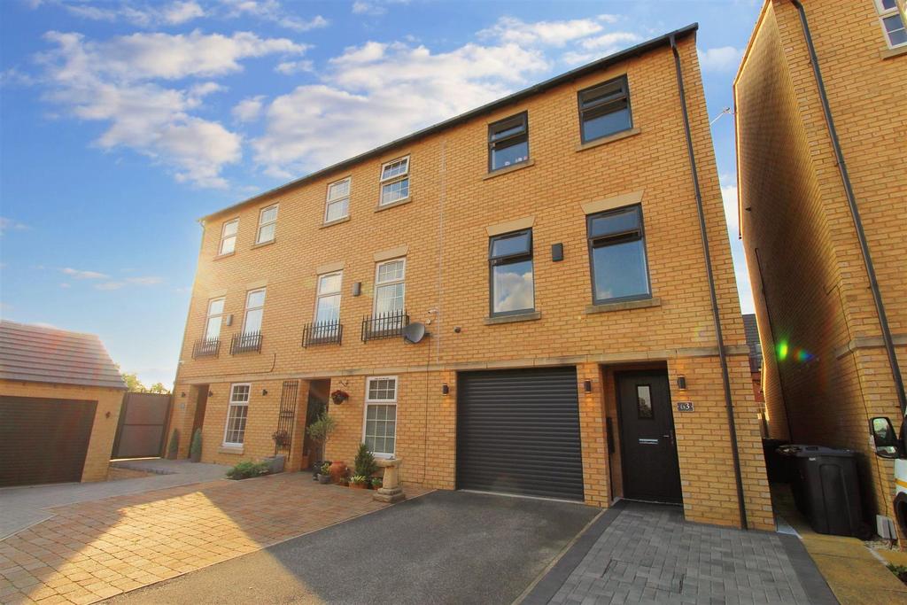Monument Drive, Brierley, Barnsley S72 9LU 4 bed townhouse for sale £