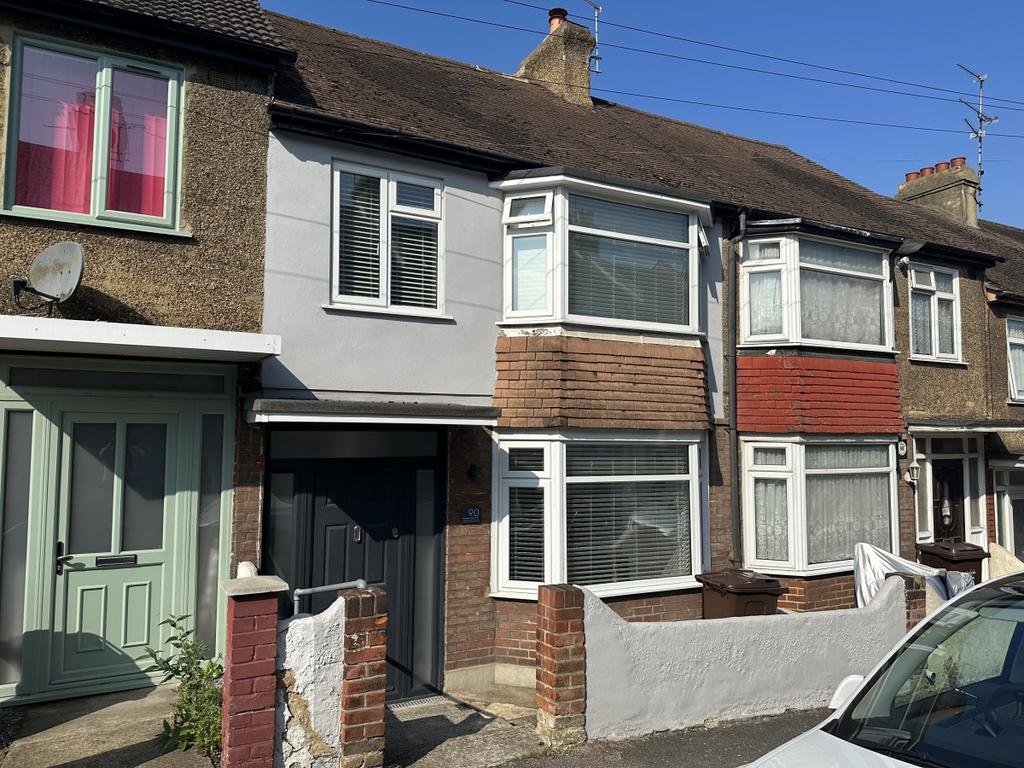 Wickham Street Rochester ME1 3 bed terraced house £1,450 pcm (£335 pw)