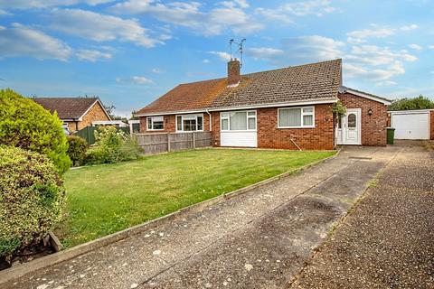 2 bedroom semi-detached bungalow for sale - Queen Elizabeth Drive, Dersingham, King's Lynn, Norfolk, PE31