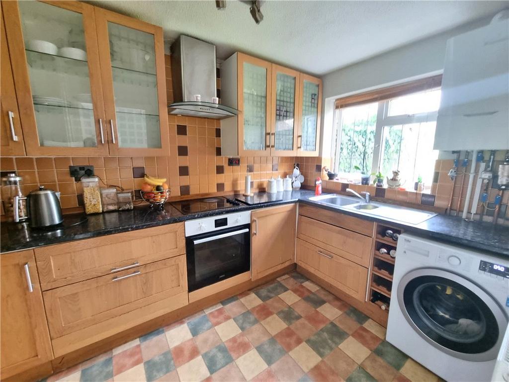 Chelsfield Road, Orpington, Kent, BR5 4 bed link detached house for sale £470,000