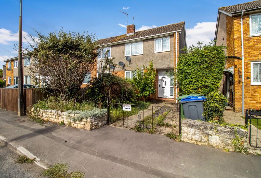 Braemor Road, Calne, Wiltshire 3 bed semidetached house £200,000